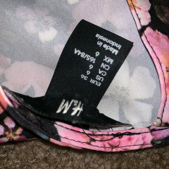 H&M Peplum top - Picture 3 of 4